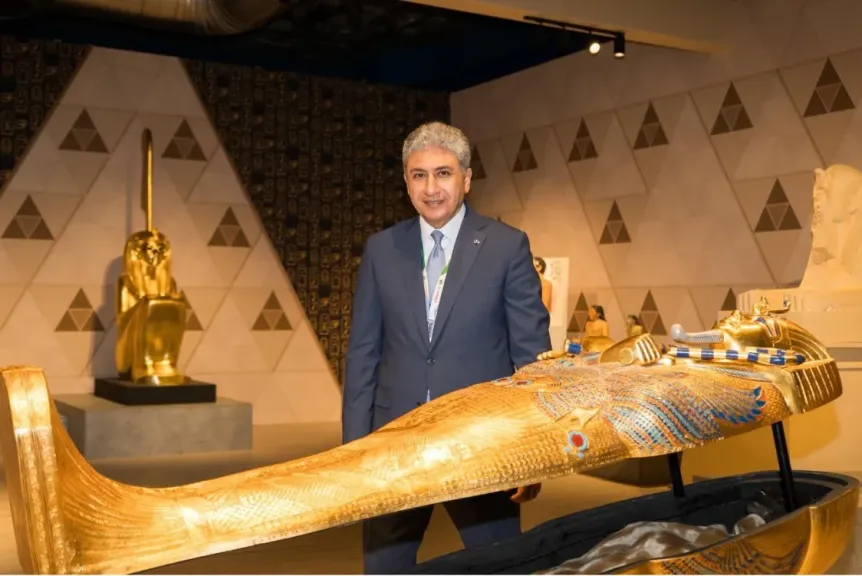 وزير السياحة والآثار 