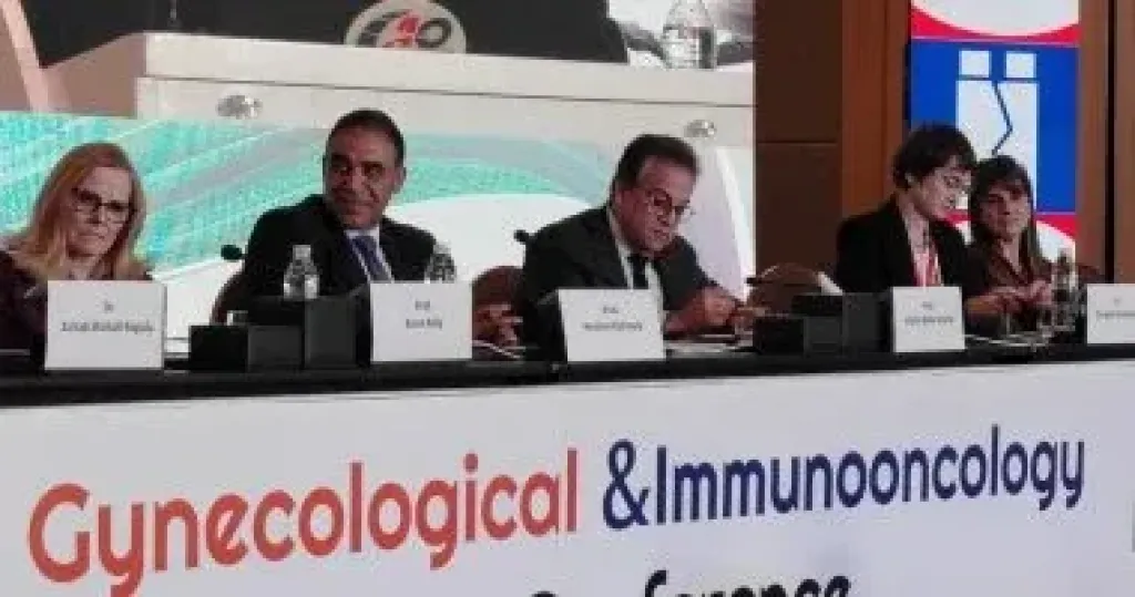 نائب رئيس الوزراء ودكتور هشام الغزالى ورئيس الوكالة الدولية لأبحاث السرطان