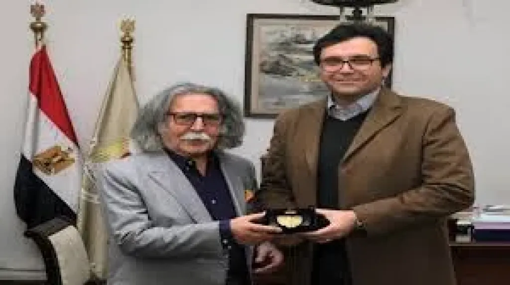 أحمد هنو وزير الثقافه والفنان رضا العزاوى