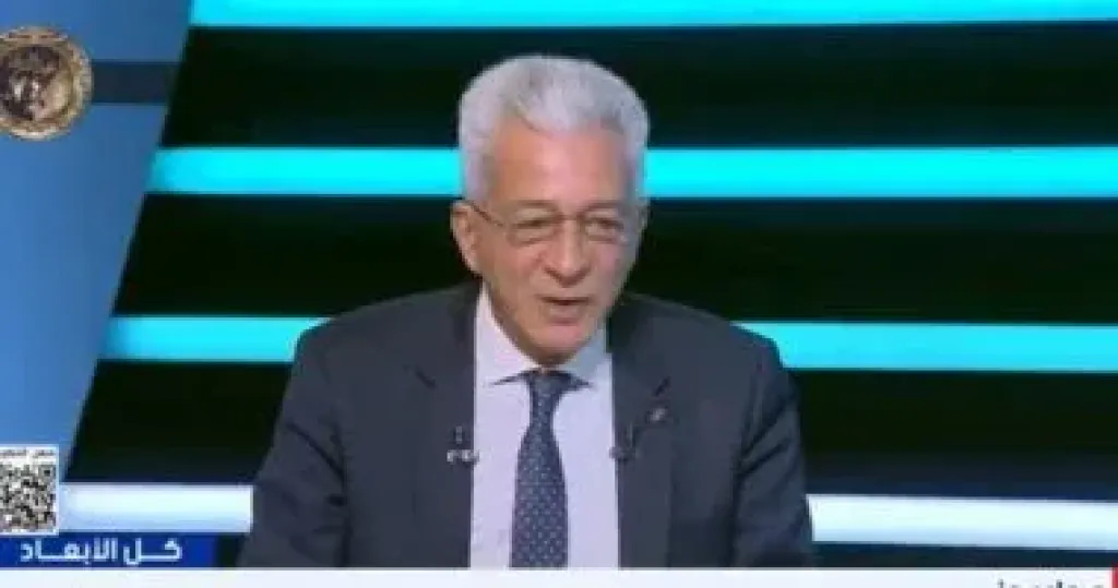   علاء عز  