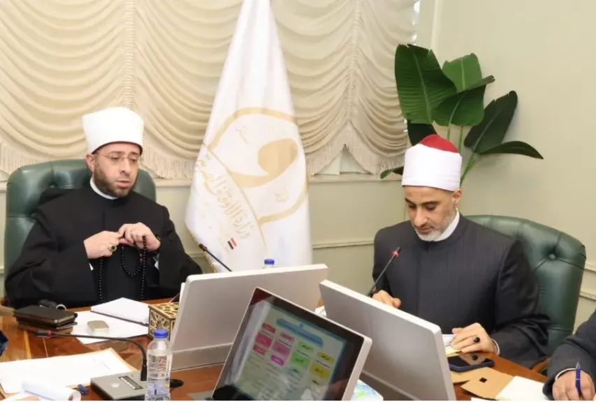 الدكتور أسامة الأزهري وزير الأوقاف خلال الاجتماع
