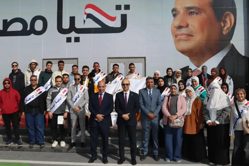 صوره رئيس الجامعه في المعرض 