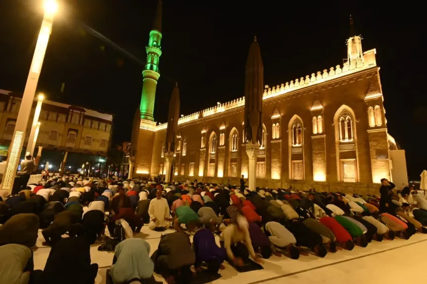 صلاة التراويح بمسجد الحسين