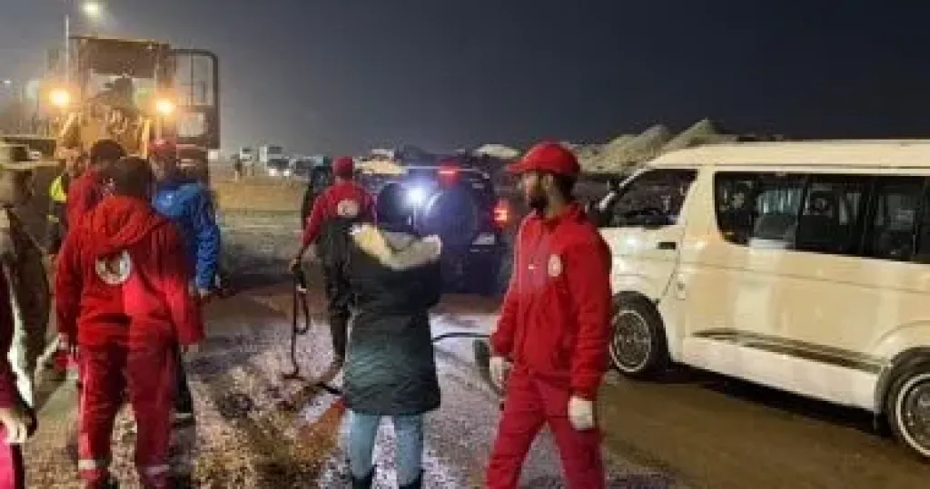 الهلال الأحمر المصرى يدفع بفرق الطوارئ والسيول