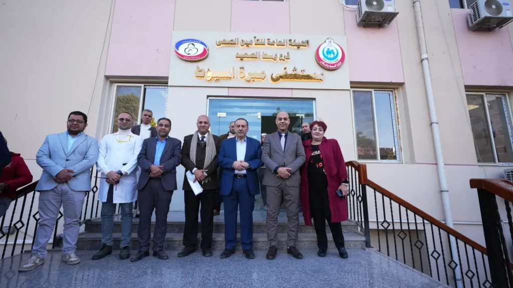 محافظ أسيوط مدير التامين الصحي 