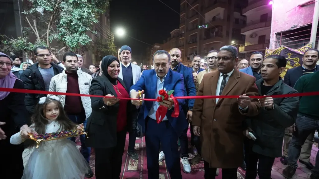 محافظ أسيوط أثناء الافتتاح 