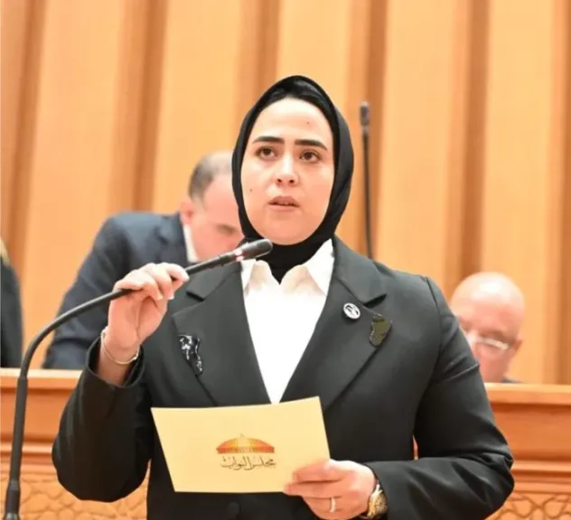 سارة النحاس