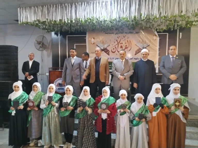محافظ أسيوط اثناء الاحتفال 