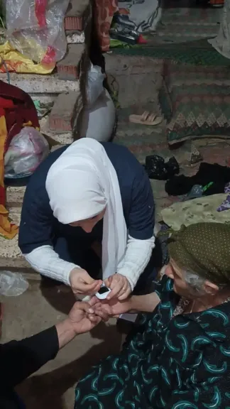 فحص السيدة المسنة ببهناباى