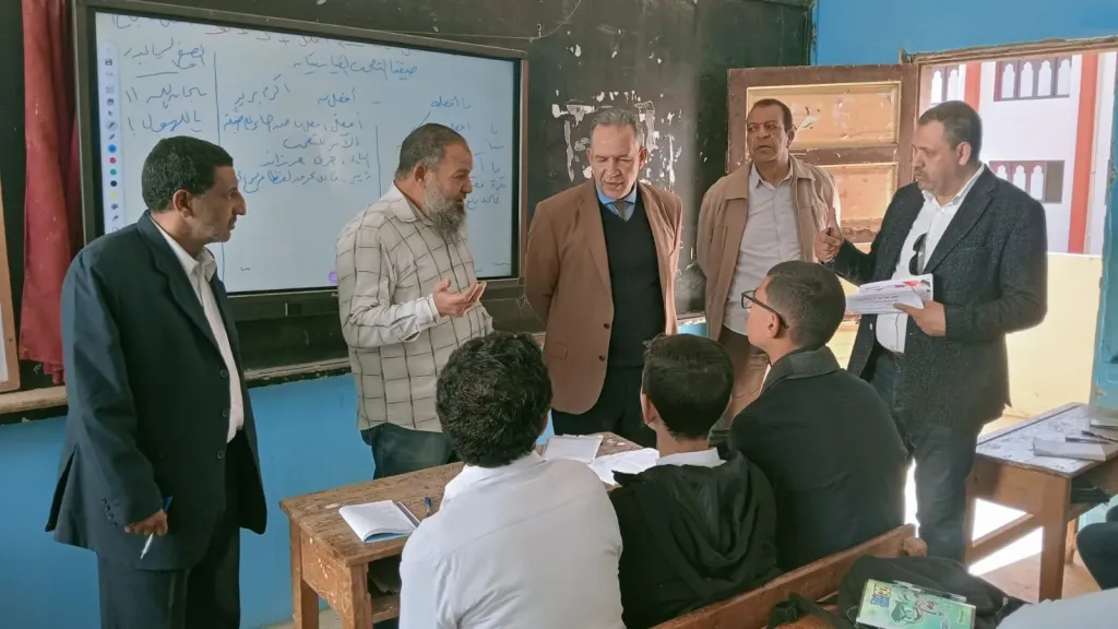 جانب من متابعه 
