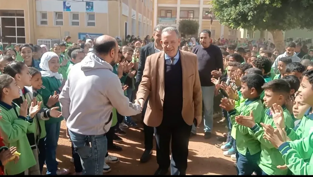 جانب من متابعه 