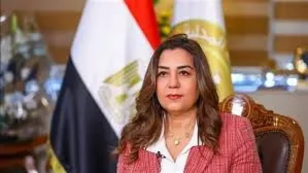 الدكتورة منال عوض وزير التنمية المحلية البيئة
