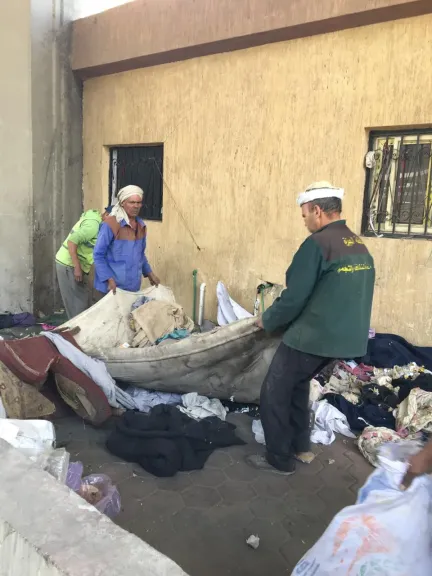 حى العجوزة يرفع بؤر المخلفات وأماكن الفرز العشوائى بأرض اللواء