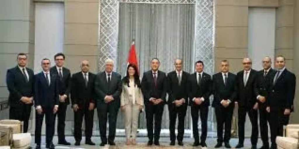 رئيس الوزراء يُكرم الوزراء السابقين