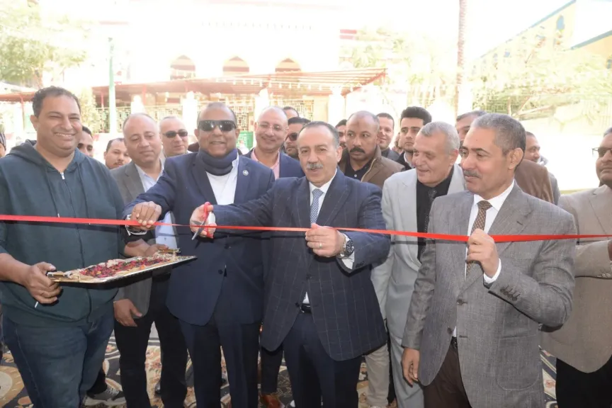محافظ أسيوط يفتتح معرض 
