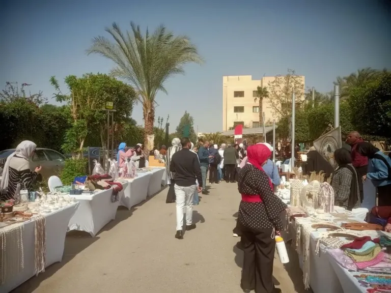معرض ايادى مصر بجامعة مصر الدولية 