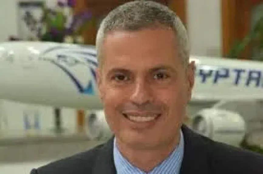 الطيار احمد عادل رئيس مجلس إدارة شركة مصر للطيران