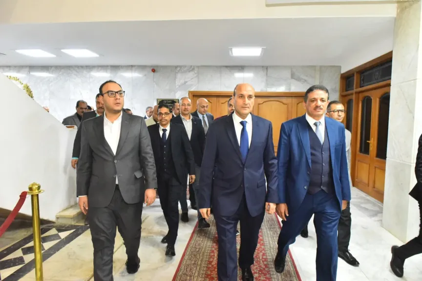 محافظ أسيوط في اول لقاء 