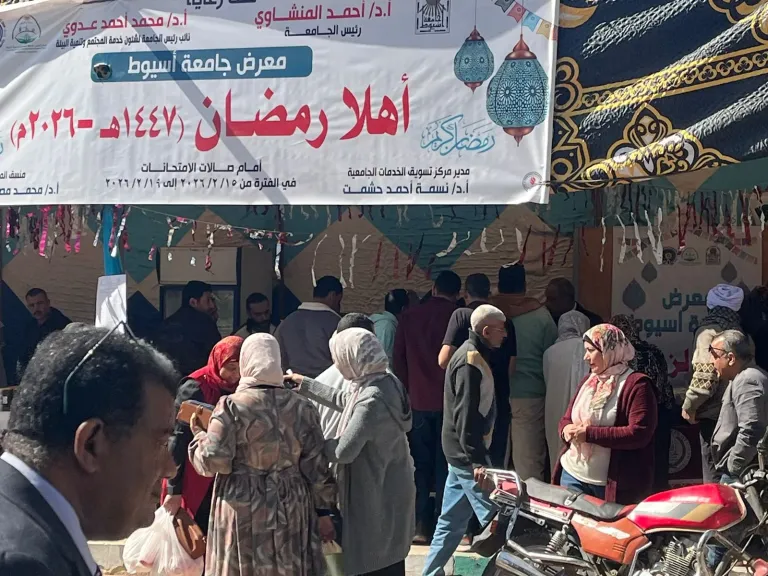 جانب من متابعه 