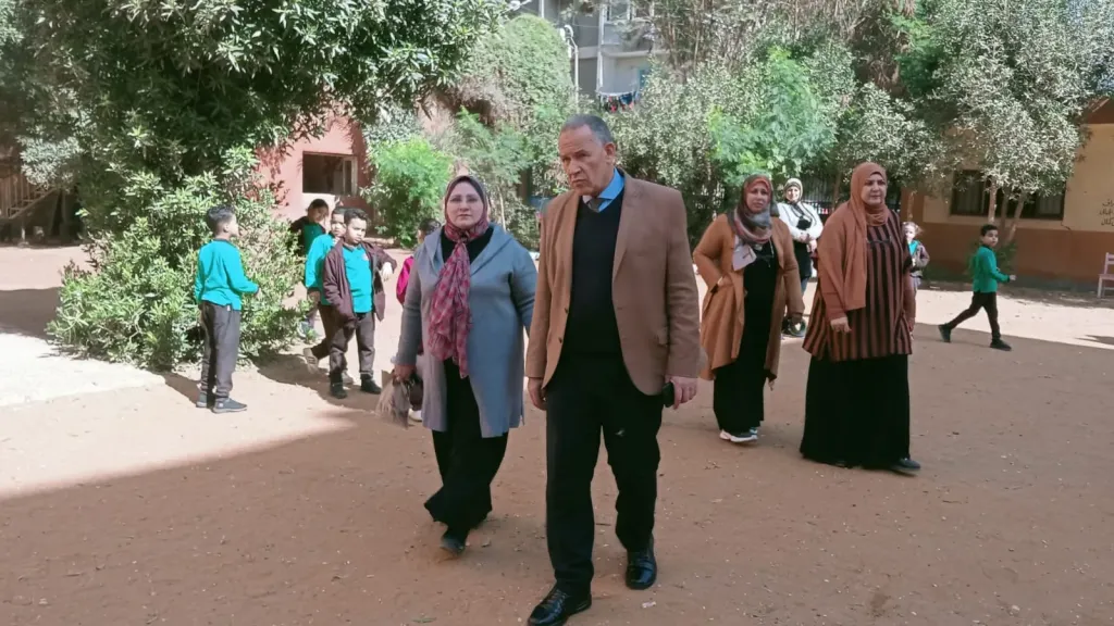 جانب من متابعه 