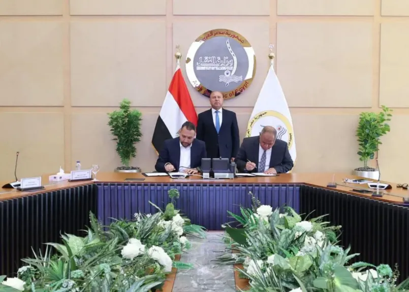 جانب من توقيع البرتوكول