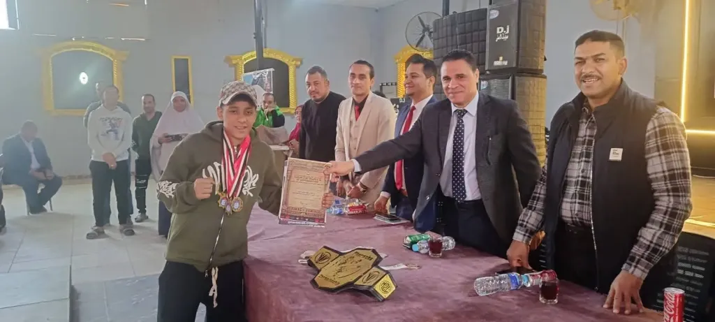 جانب من متابعه 