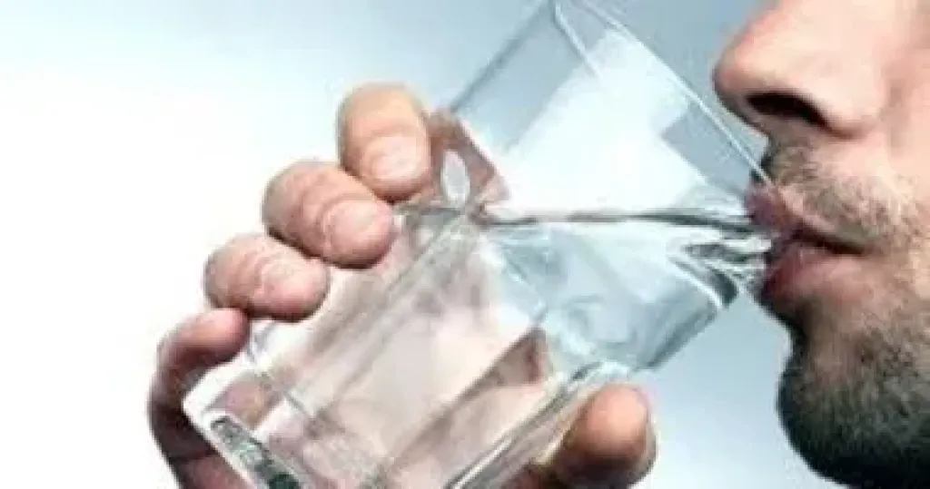 شرب الماء 