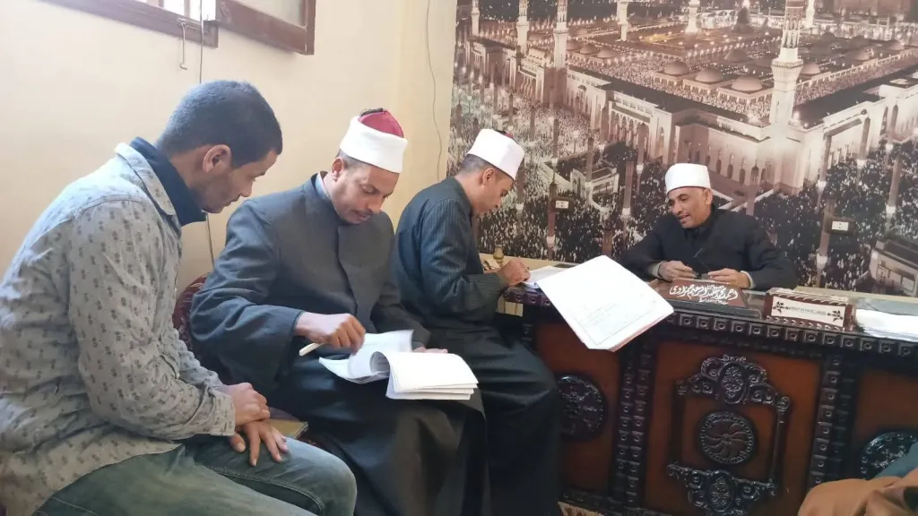 جانب من متابعه 