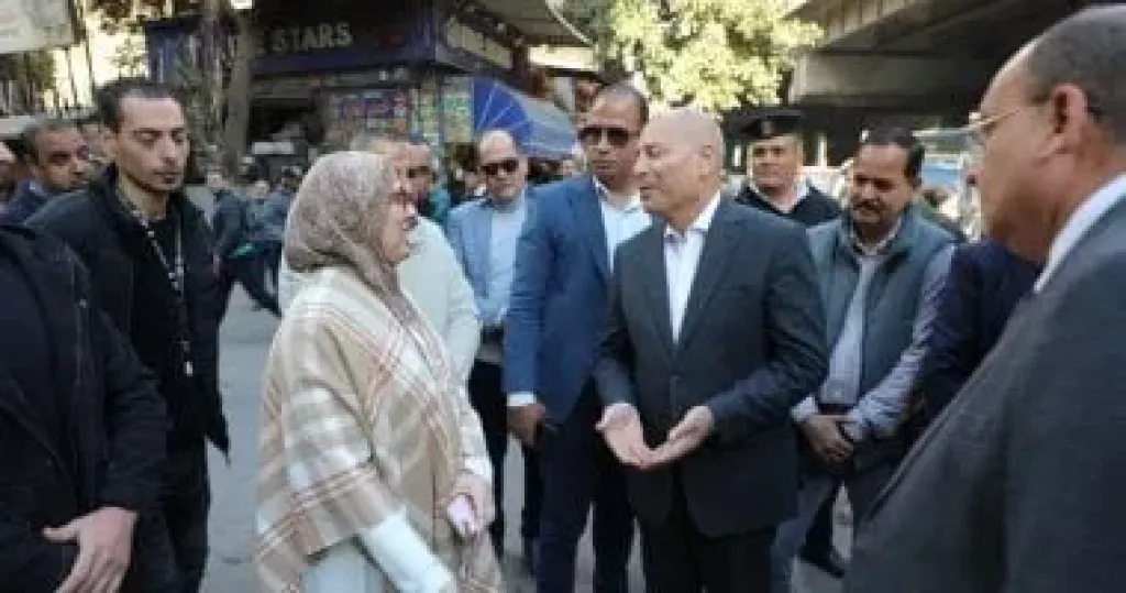 محافظ القاهرة يقود حملة مفاجئة بوسط المدينة لإزالة الإشغالات ومنع الانتظار الخاطئ