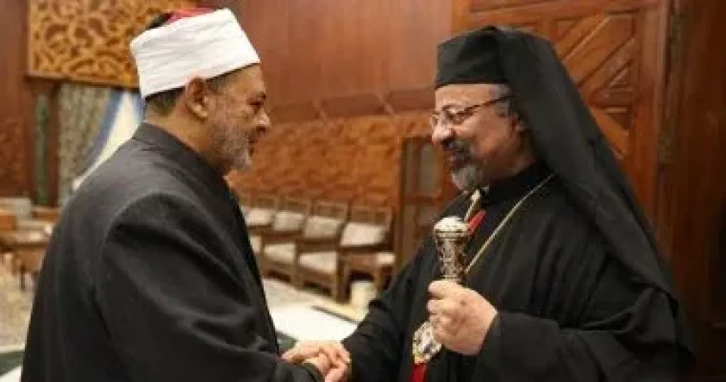 رئيس الطائفة الإنجيلية يطمئن على شيخ الأزهر