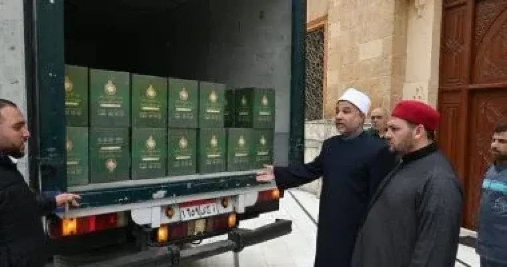 توزيع 1000 كرتونة مواد غذائية من مسجد الإمام الحسين