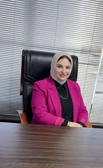 الكاتبة 