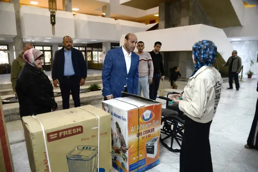 جانب من متابعه 