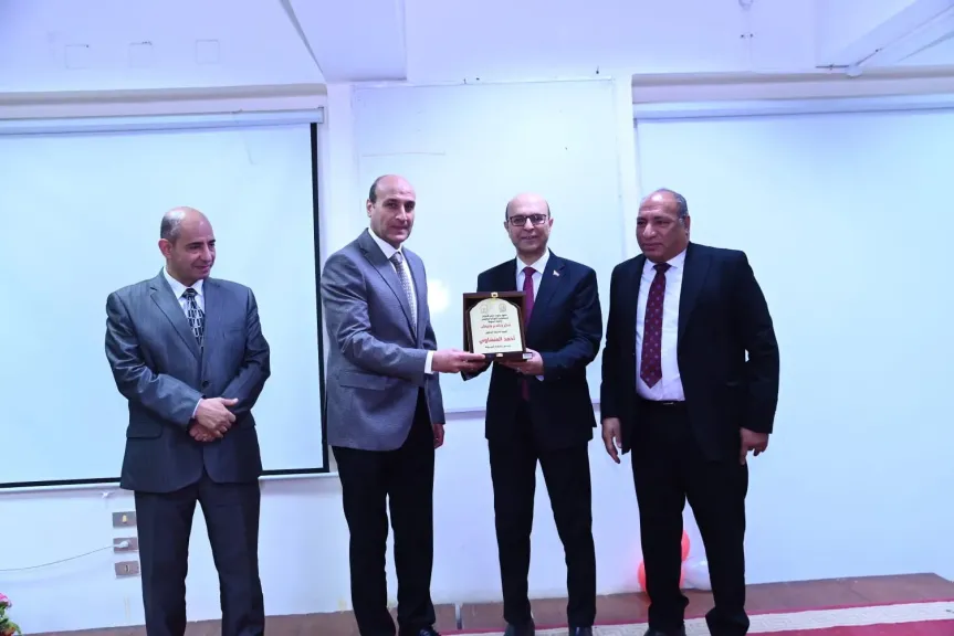 رئيس جامعة 