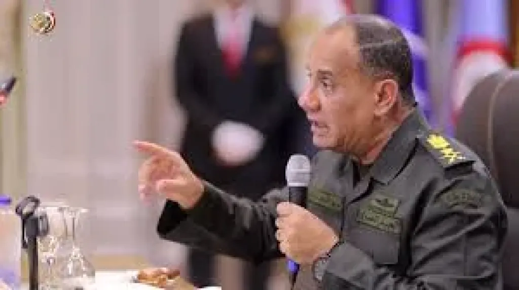 الفريق أشرف سالم زاهر خلال اللقاء