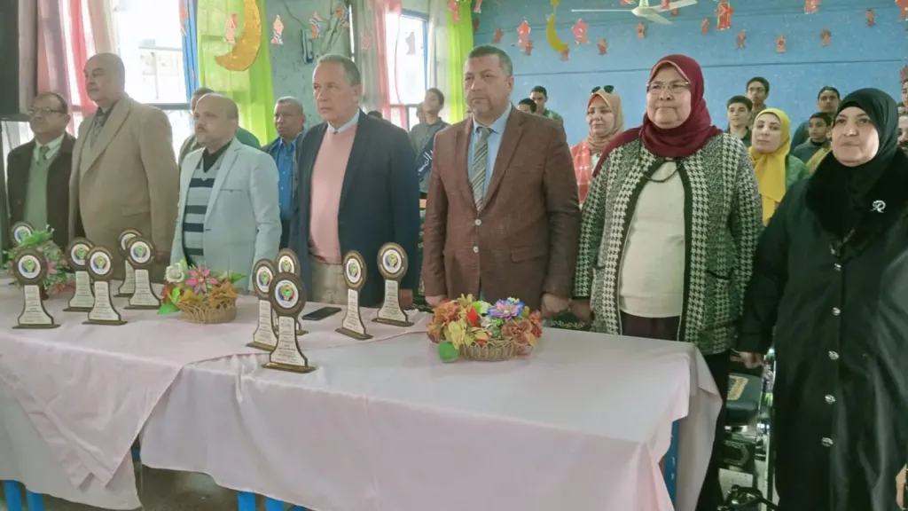 جانب من متابعه 