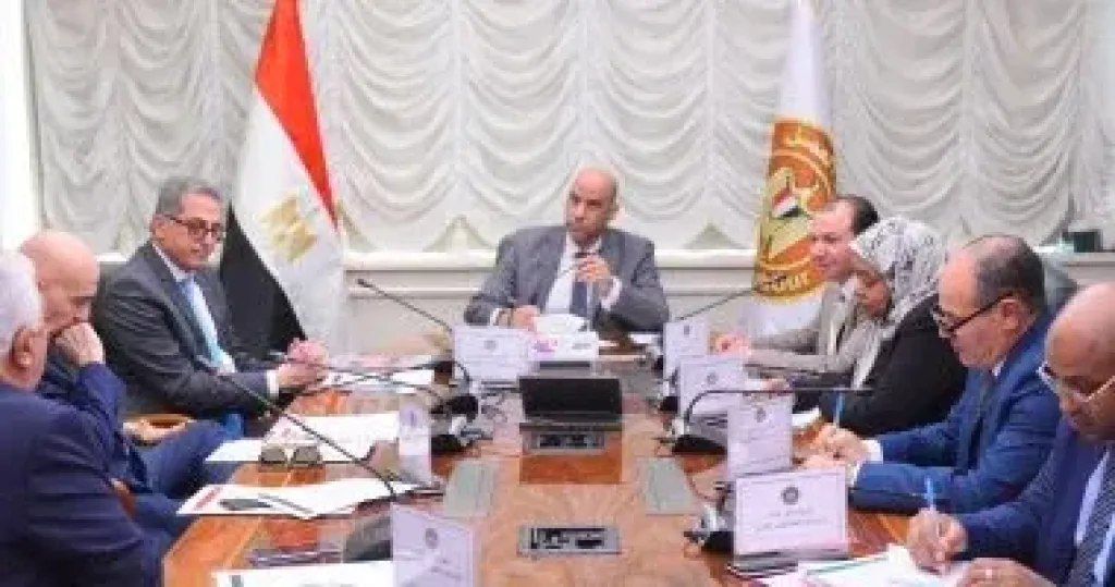 وزير العمل مع ممثلي المجلس التصديرى للملابس الجاهزة