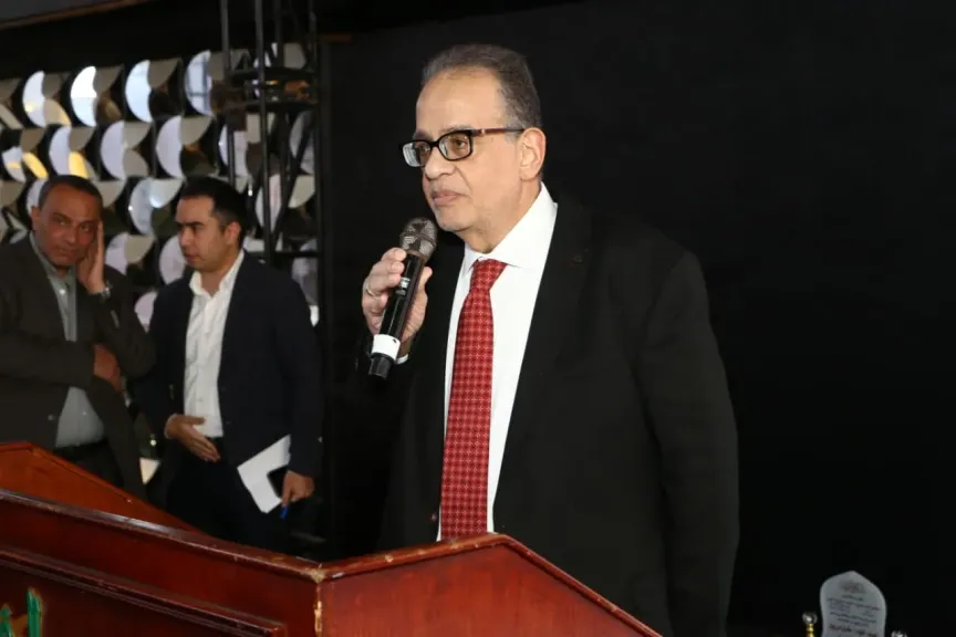 النائب طارق عبد العزيز