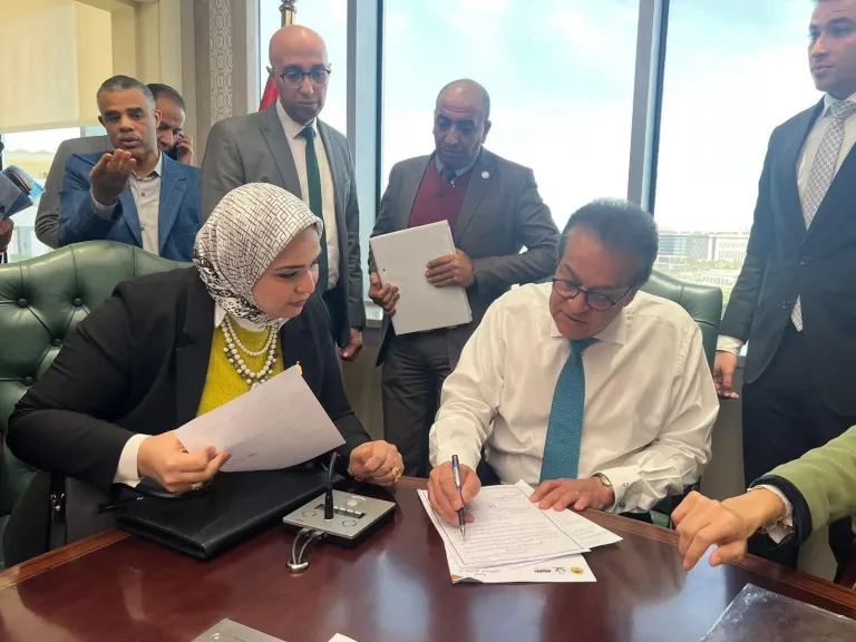 النائبة مروة صالح ووزير الصحة