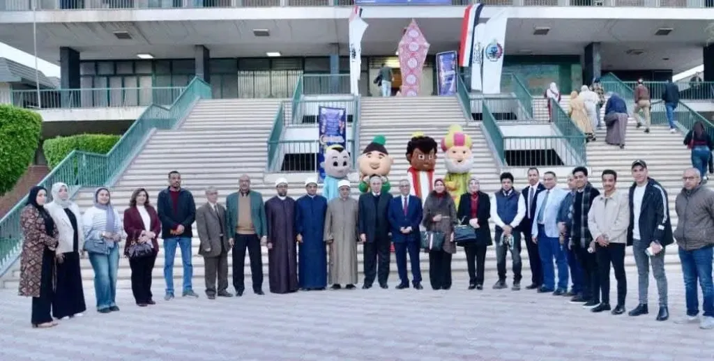 جانب من متابعه 
