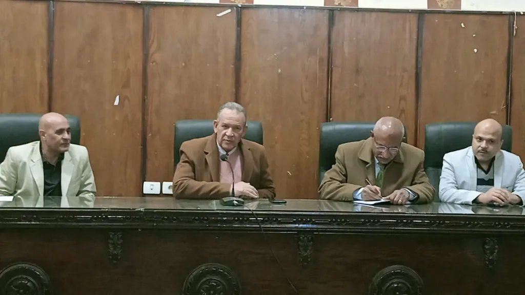 جانب من متابعه 