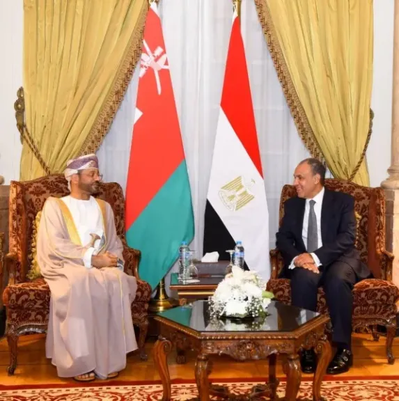 بدر عبد العاطى وسلطان عمان