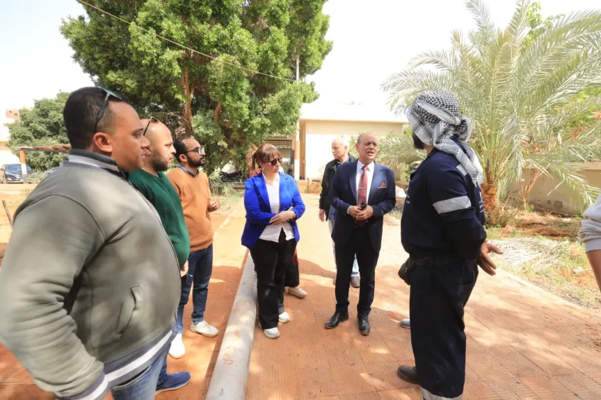 جانب من متابعه 
