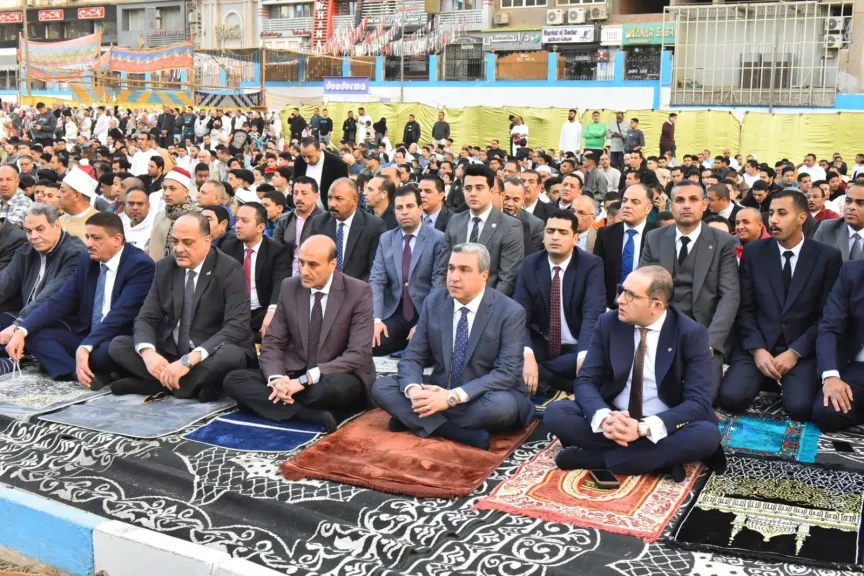 محافظ أسيوط يؤدي صلاه العيد 
