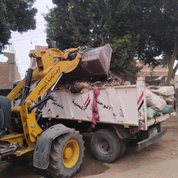 جانب من رفع القمامه 