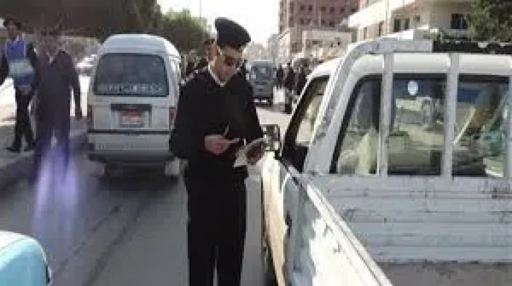ضبط مخالفات فى حمله مروريه بالجيزه