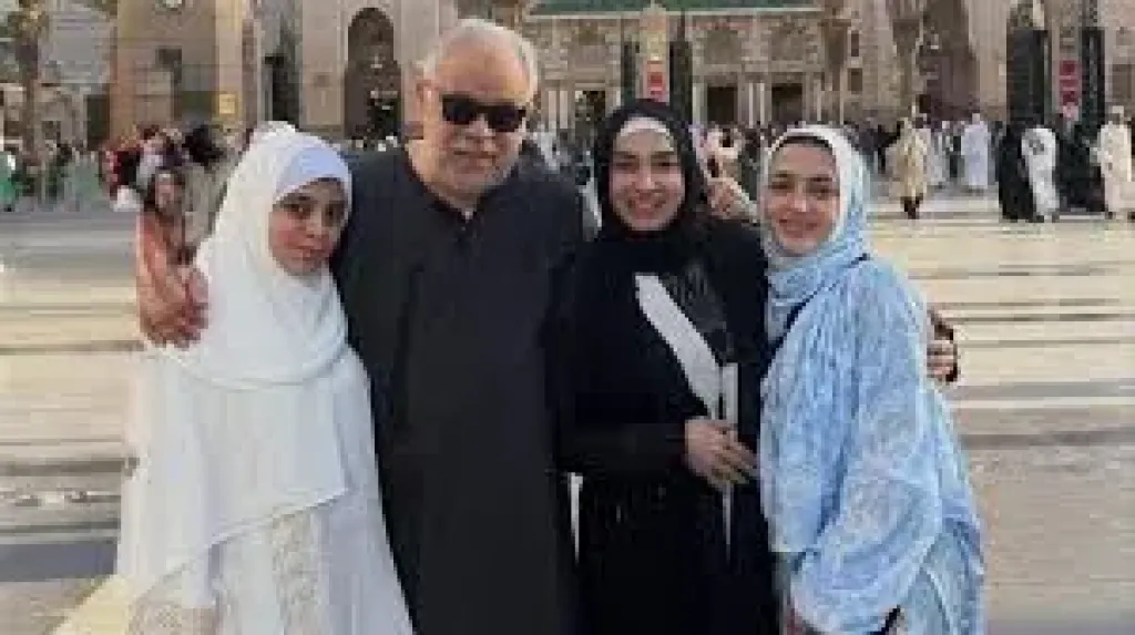 روجينا تنشر صور برفقه زوجها وابنتهما