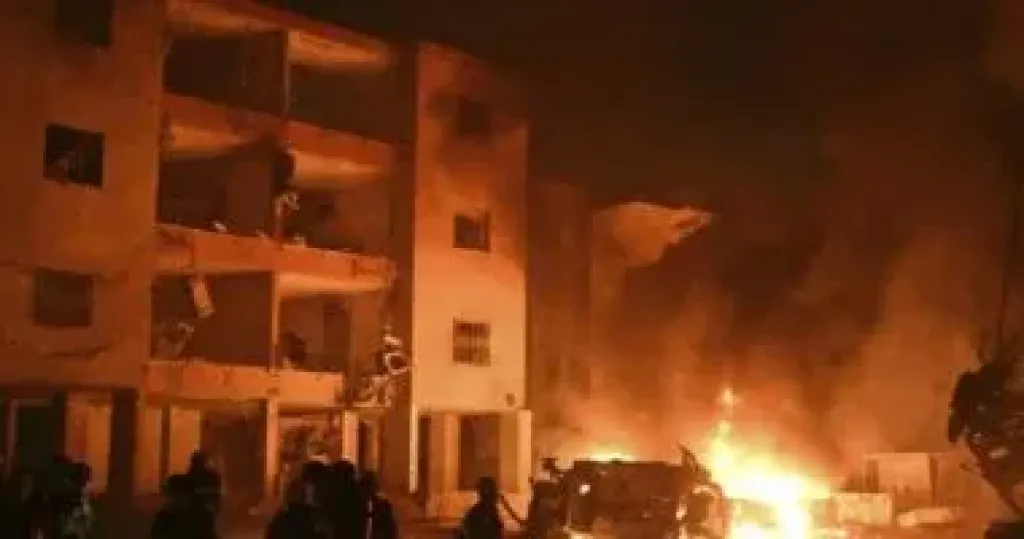 قصف إيران