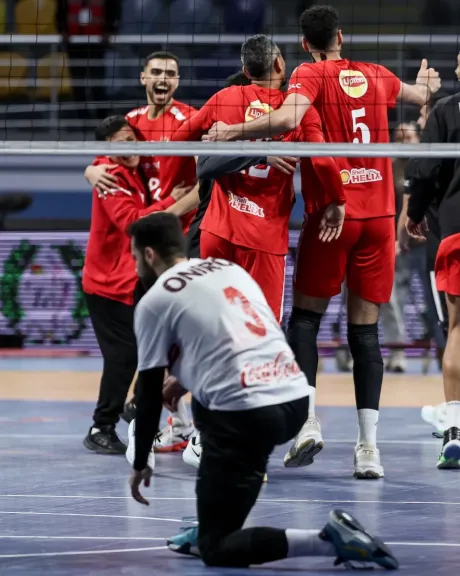 الأهلي يتوج بدوري الطائرة 