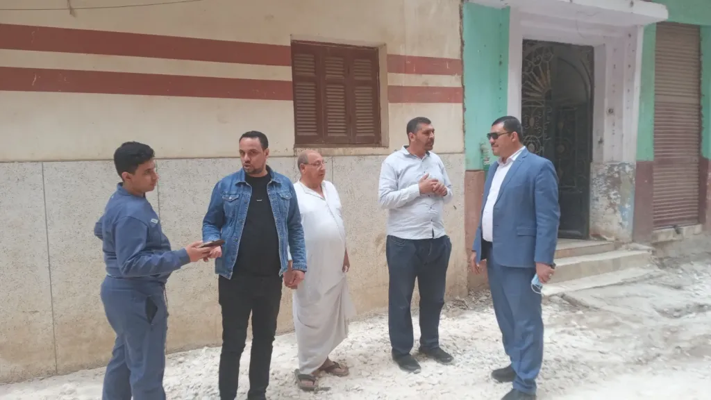 جانب من متابعه 